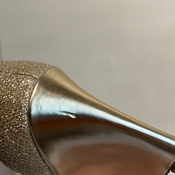 Badgley Mischka “Jewel” Gold Wedge Heel Strappy Sandals Shoes‎ Size 9 - Picture 14 of 14